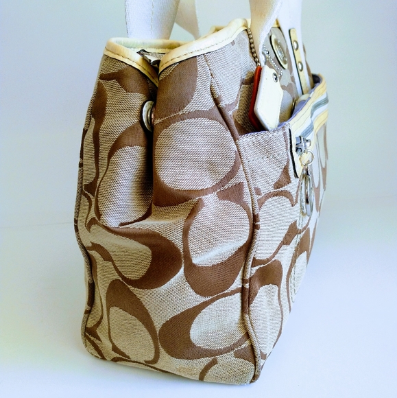 Coach Daisy Signature Khaki Shoulder Bag - Picture 4 of 15